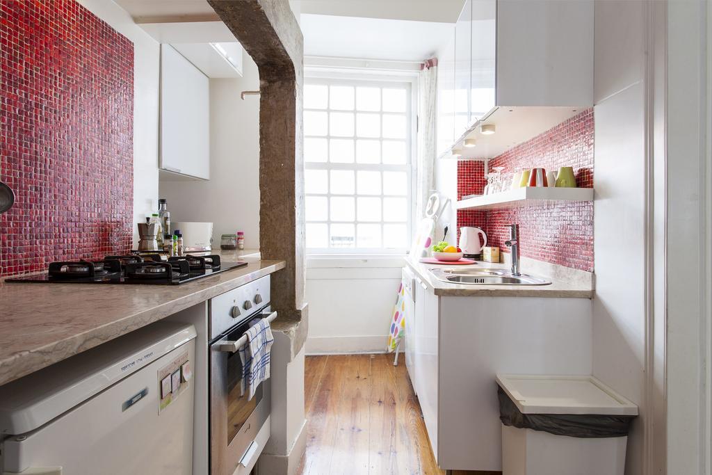 Joivy Classic 3br With Workspace In Chiado, 2mins From Baixa-chiado Subway * Lissabon