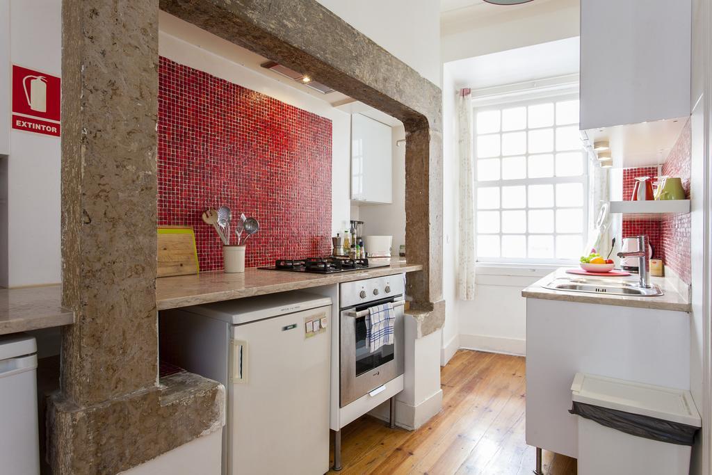 Joivy Classic 3br With Workspace In Chiado, 2mins From Baixa-chiado Subway Appartement Lissabon
