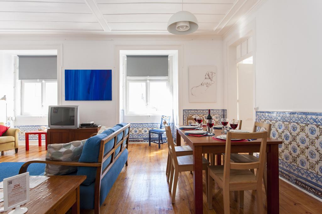 Joivy Classic 3br With Workspace In Chiado, 2mins From Baixa-chiado Subway Appartement Lissabon